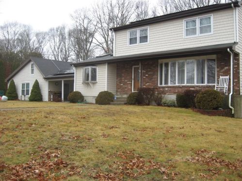 10 Branberry Dr, Westerly, RI 02891-1319