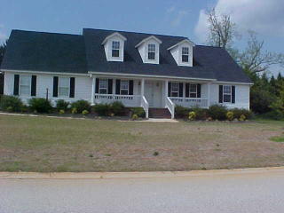 106 Shadowood Ln, Greenwood, SC 29649-1329