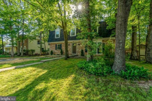 304 Missouri Ave, Herndon, VA 20170-5425