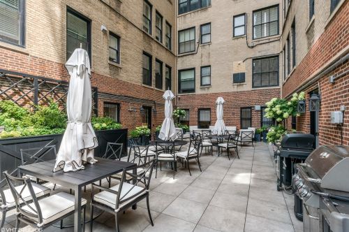 1320 State Pkwy, Chicago IL  60610-2585 exterior