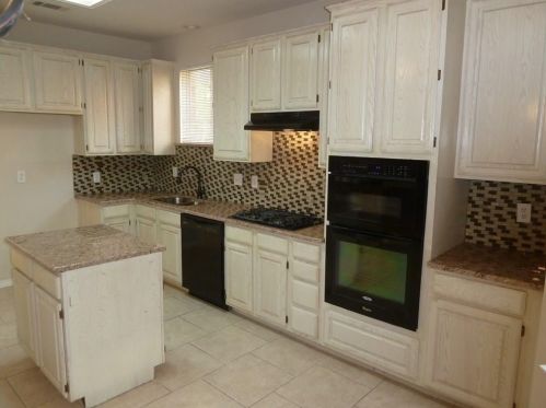 2402 Manchester Dr, Carrollton TX  75006-2640 exterior