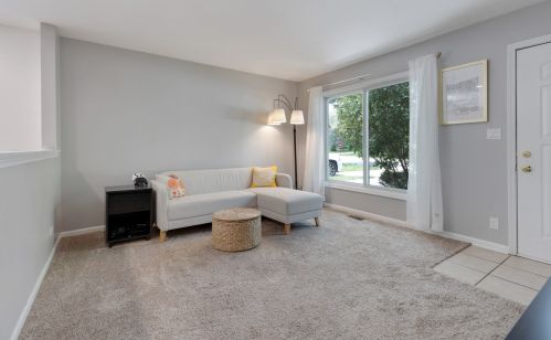 311 Tanglewood Dr, Streamwood, IL 60107-1257