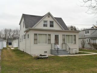 23008 Lake Shore Dr, Antioch, IL 60002-8755