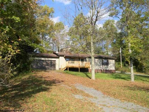 102 Summer Ln, Kingwood, WV 26537-1643