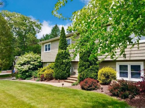 5 Perch Rd, Huntington, CT 06484-1824