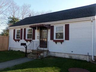 7 Farnum Ter, Middletown, RI 02842-5468