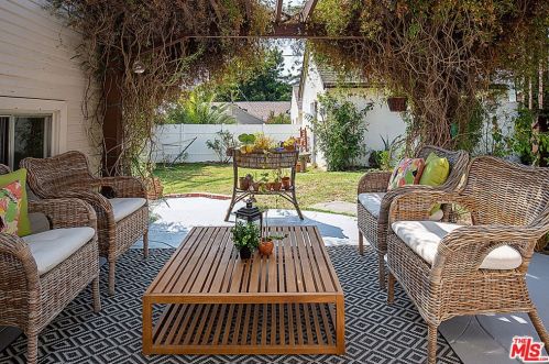 431 Scholl Dr, Glendale CA 91206-3045 exterior