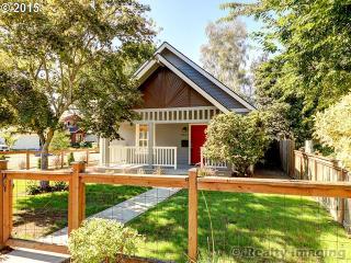 9205 Bristol Ave, Portland, OR 97203-2139