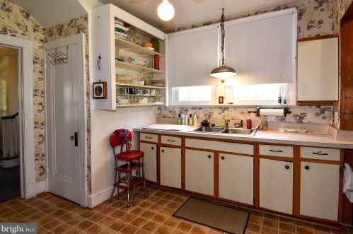 2013 Glen Ross Rd, Silver Spring MD 20910-2125 exterior