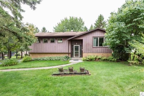 4214 Dodge St, Duluth, MN 55804-1448