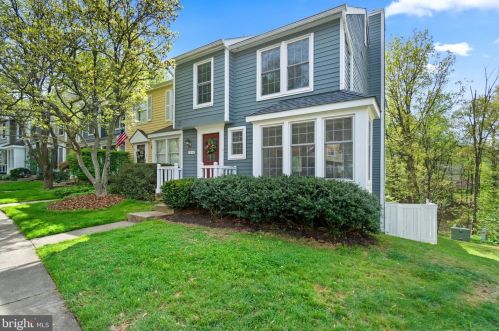 1535 Twisted Oak Dr, Herndon, VA 20194-1538