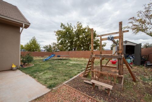 272 Main St, Kayenta UT 84738-6240 exterior