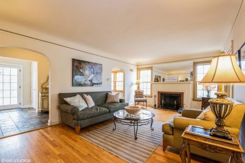 6588 Waukesha Ave, Chicago, IL 60646-2730