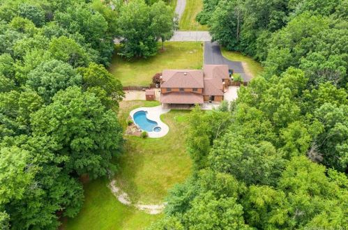 178 Summit Wood Dr, Kensington, CT 06037-3939