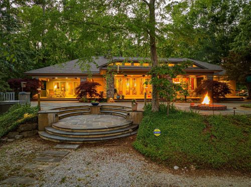 366 Independence Dr, Mc Cormick, SC 29835-4139