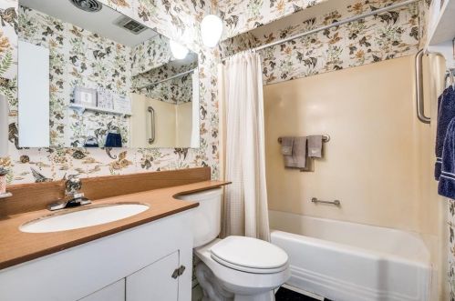 2315 Briarwood Ln, Carrollton TX 75006-7701 exterior