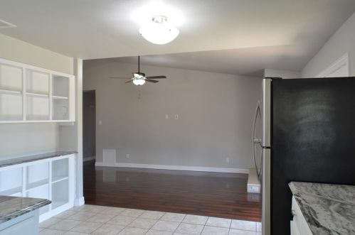 2006 Brentwood Ln, Carrollton TX exterior