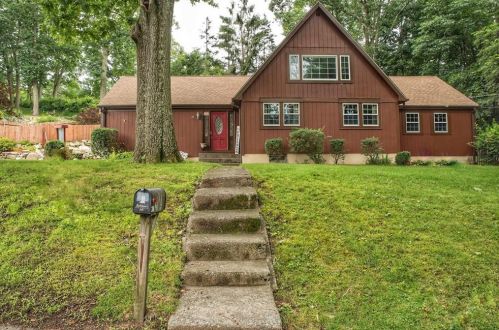 38 Wood Rd, Lincoln, RI 02865-3033