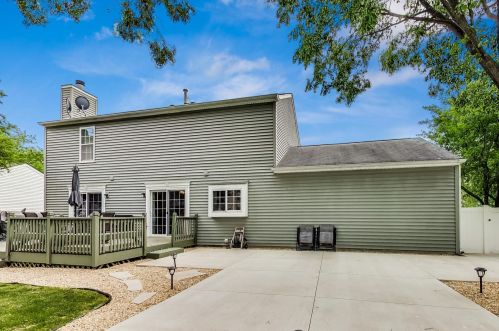 1045 Big Eagle Trl, Carol Stream IL  60188-9153 exterior