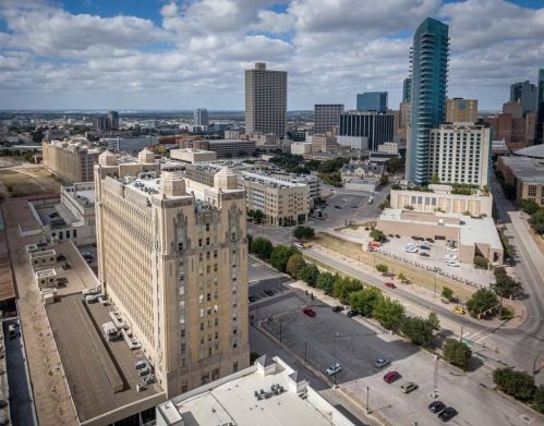 221 Lancaster Ave, Fort Worth TX  11003-6604 exterior