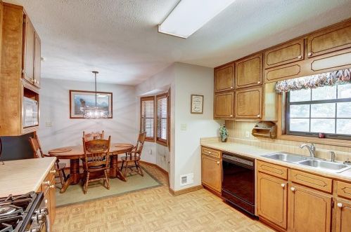 125 Oak Leaf Dr, Stockbridge GA  30281-4998 exterior