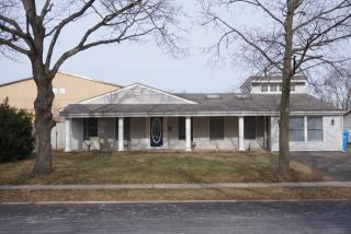 214 Farmbrook Dr, Levittown, PA 19055-2116