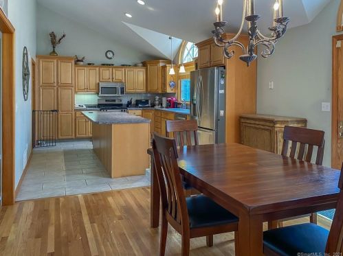 10 Thamesview Pentway, Gales Ferry, CT 06335-1225