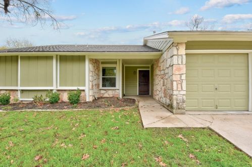 8207 Dixon Dr, Austin TX  78745-7505 exterior