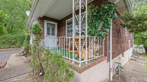 36 Manor Blvd, Edison, NJ 08820-2923