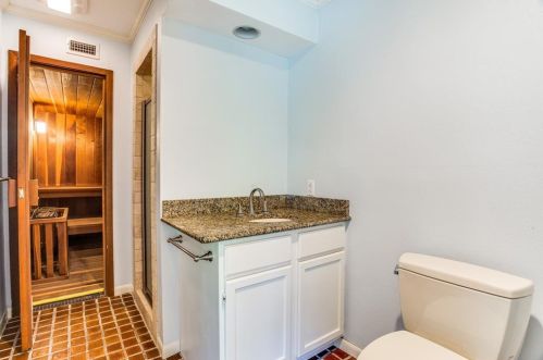 6218 Kenwick Ave, Fort Worth TX  76116-4628 exterior