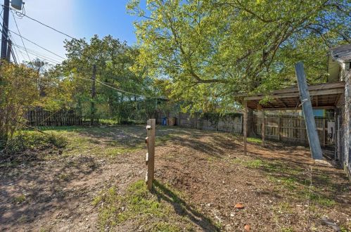 3209 Th, Austin TX  78702-1400 exterior