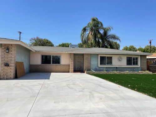 260 Cascade Dr, Rialto, CA 92376-3500
