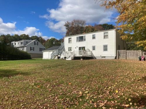 11 Beach Rd, Waterbury, CT 06716-1901