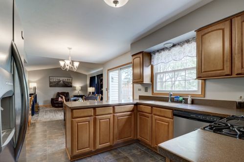 649 Sunrise Ct, Carol Stream IL  60188-1683 exterior