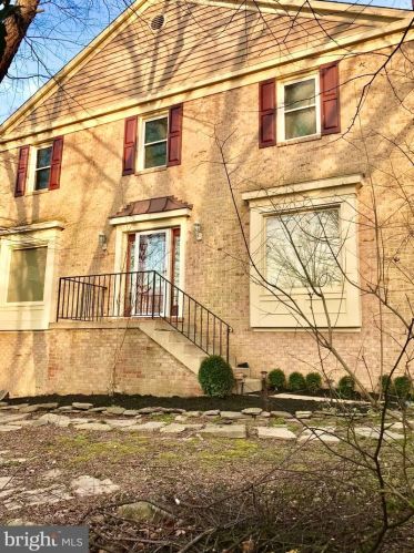 11718 Critton Cir, Woodbridge, VA 22192-1019