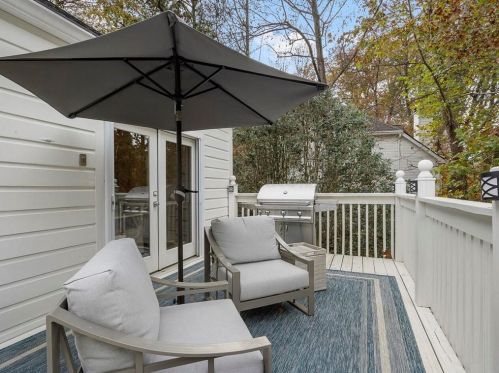 1880 Greystone Rd, Atlanta GA  30318-2621 exterior