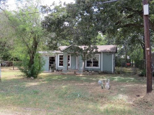 631 White Ave, Rockdale, TX 76567-3115
