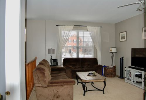 1603 Edinburgh Dr, Hanover Park, IL 60103-2328