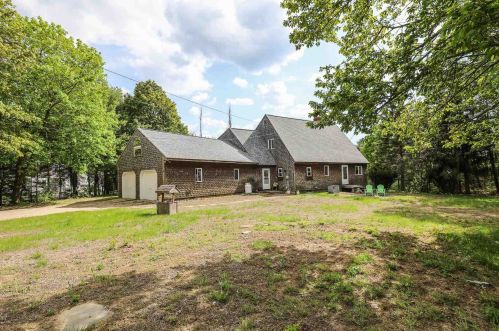 24 Lawrence Rd, Weare, NH 03281-5707