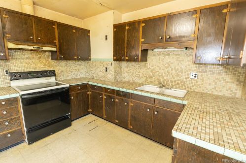 9055 Beechwood Dr, Denver CO  80229-4050 exterior