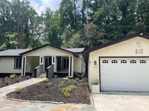 221 Cross Gate Dr, Marietta GA  30068-3921 exterior