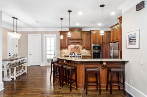 284 Hedden Rd, Atlanta GA  30342-2768 exterior
