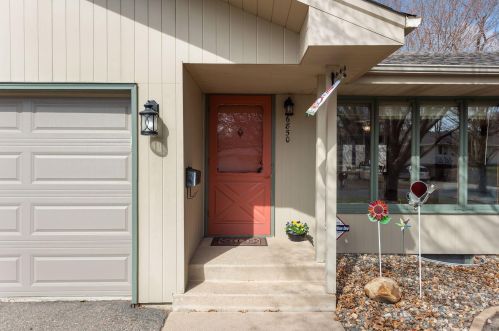 6850 7th St, Minneapolis, MN 55432-4427