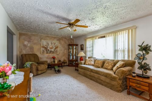 15564 Lawrence Dr, Momence, IL 60954-3220