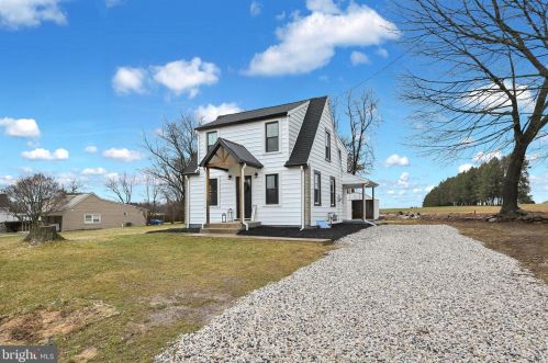 3489 Lower Glades Rd, York PA  17406-6930 exterior