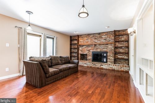 142 Hawthorne Ave, Tavistock NJ 08033-1401 exterior