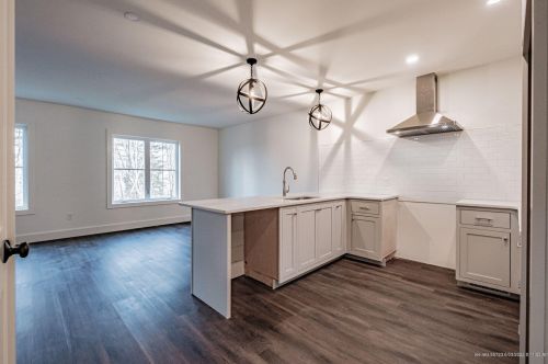 9 Youngs Ln, Freeport, ME 04032