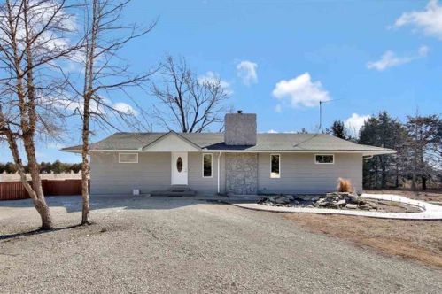 4526 County Line Rd, Benton, KS 67017-9227