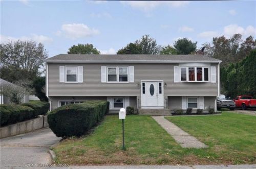 32 Detroit Ave, Warren, RI 02885-1703