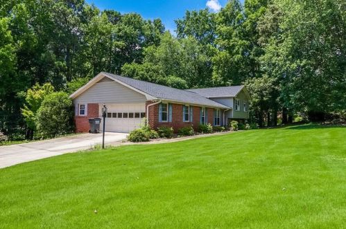 453 Villa Dr, Lilburn, GA 30047-5318